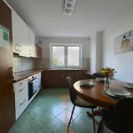 110qm - 4 - Privat Parkplatz - Zentral - Balkon - Mallibase *