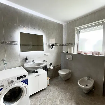 110qm - 4 - Privat Parkplatz - Zentral - Balkon - Mallibase 아파트 카셀