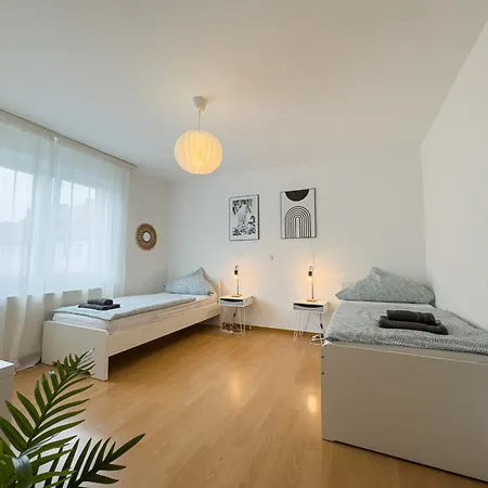 Lägenhet 110qm - 4 - Privat Parkplatz - Zentral - Balkon - Mallibase