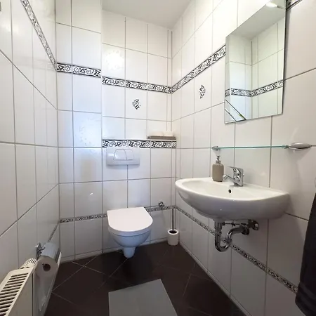 110qm - 4 - Privat Parkplatz - Zentral - Balkon - Mallibase Lägenhet *