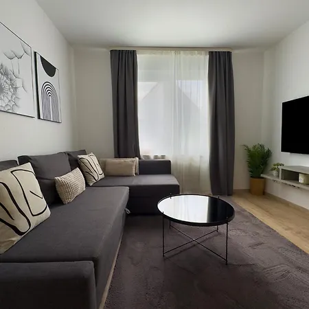 Apartment 110qm - 4 - Privat Parkplatz - Zentral - Balkon - Mallibase